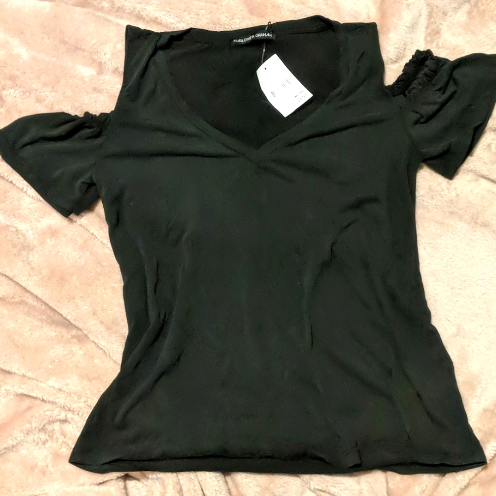 Showy shoulder tee
